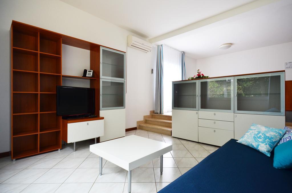 Verudela Villas Pola Esterno foto